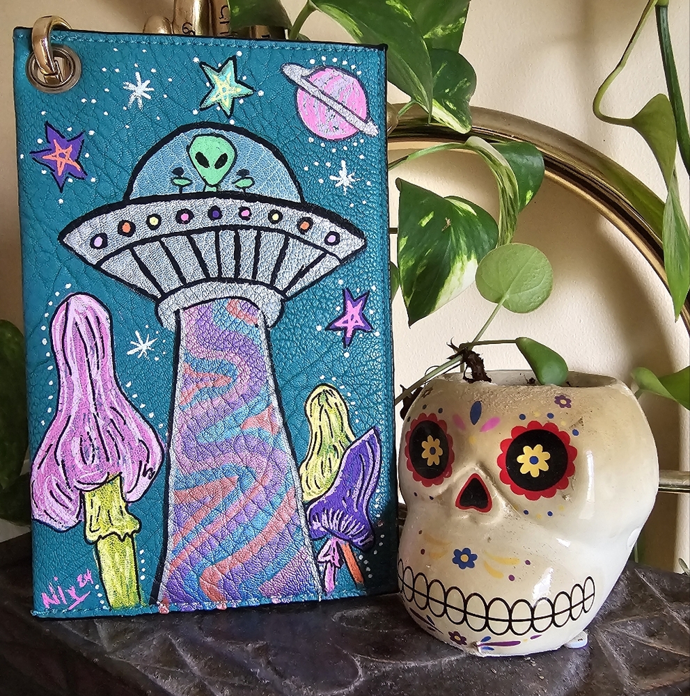 Alien/shroom wristlet